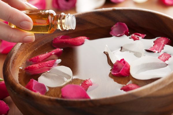 Using essential oil for aromatherapy during childbirth